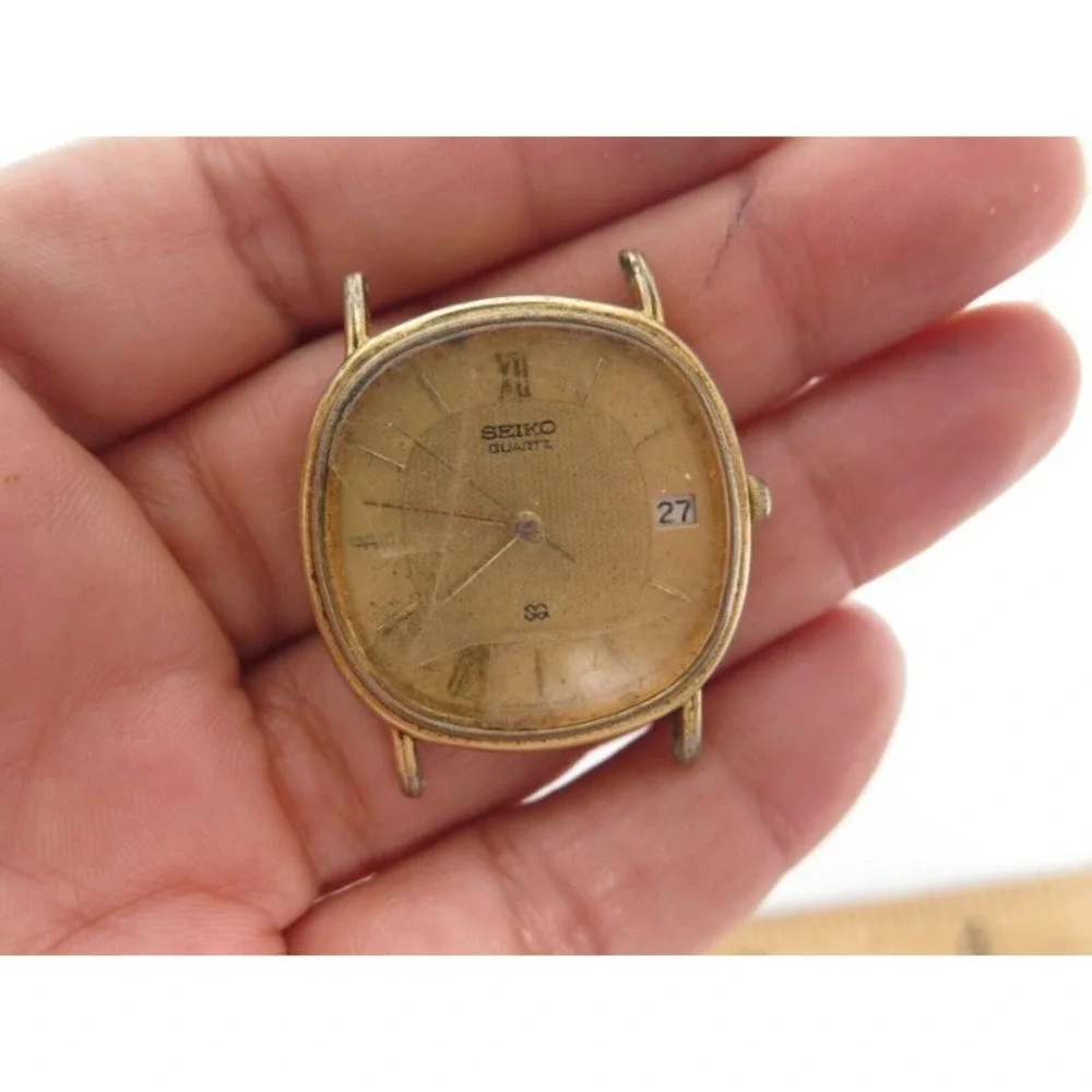 Vintage SEIKO QUARTZ Broken Men's Wristwatch 4 Parts Restoration Repair‎